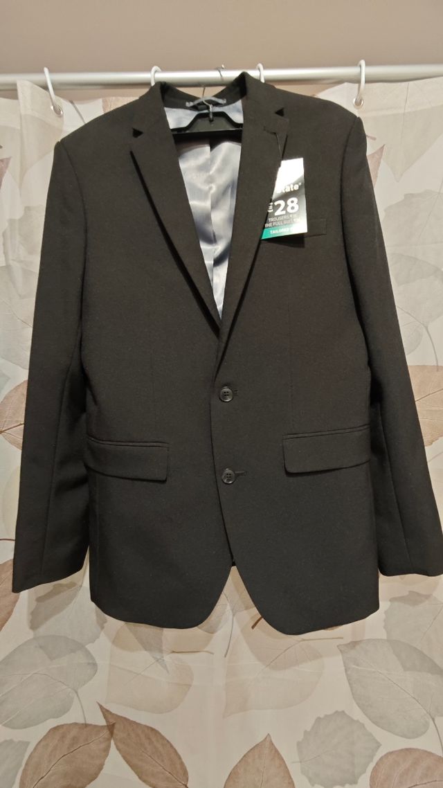 Traje negro talla M, sin estrenar