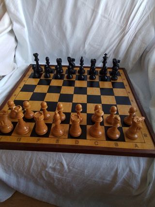 Ajedrez antiguo de madera