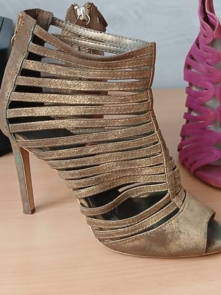 Sandalias Zara doradas y rosas