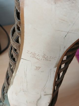 Sandalias Zara doradas y rosas