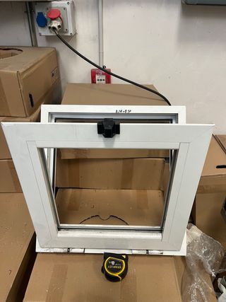 Ventana aluminio blanca