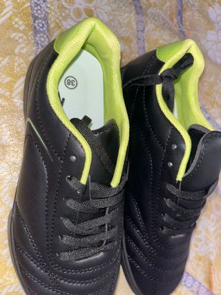 Zapatillas deportivas negras y verdes - Talla 38