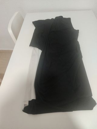 Vestido negro y blanco cruzado