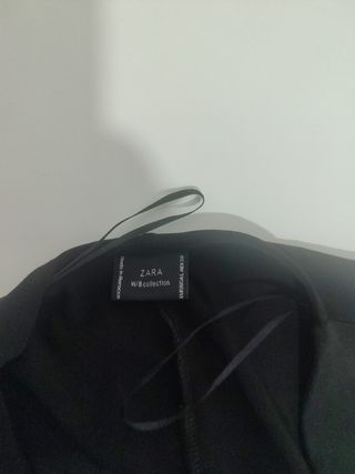 Vestido negro y blanco cruzado