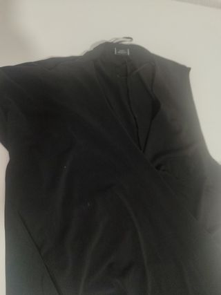 Vestido negro y blanco cruzado