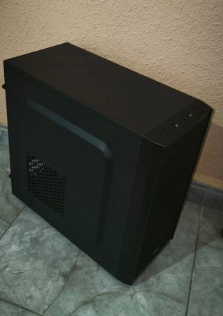 Caja sobremesa PC Nox.