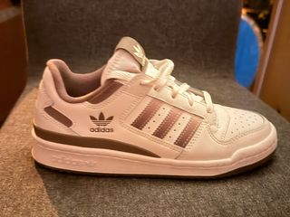 Zapatillas Adidas - Blancas y Marrón