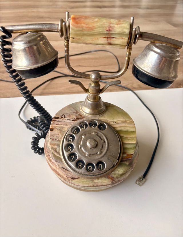 Teléfono antiguo mármol-metal