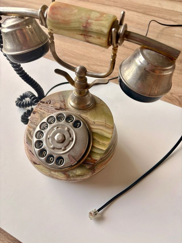 Teléfono antiguo mármol-metal