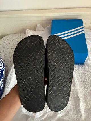 Chanclas Levi's - Negras