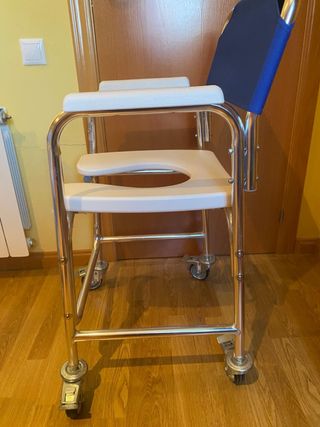Silla WC ruedas y reposabrazos movilidad reducida
