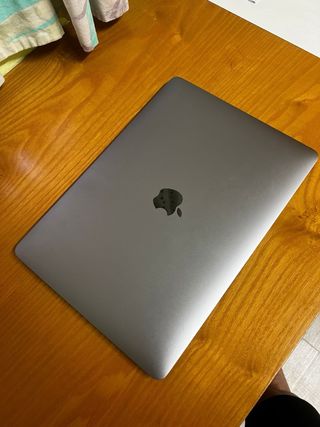MacBook Pro 13" M1 (8GB RAM, 256GB SSD)