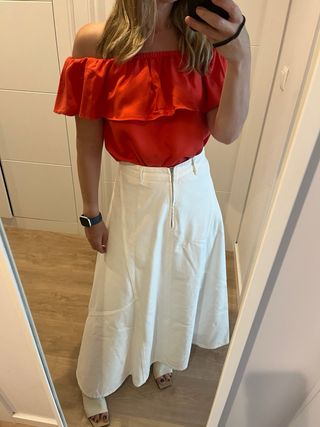 Blusa roja hombros caídos