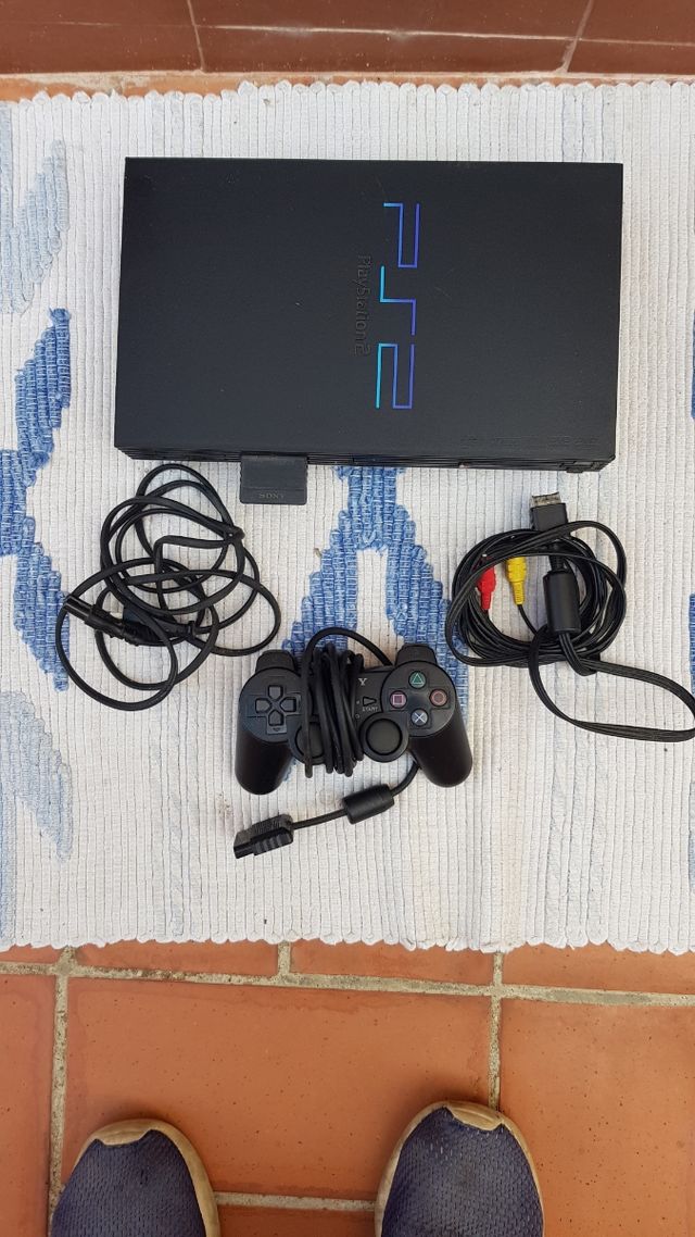PS2 (PlayStation 2) negra