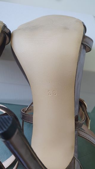 Sandalias tacón plateado