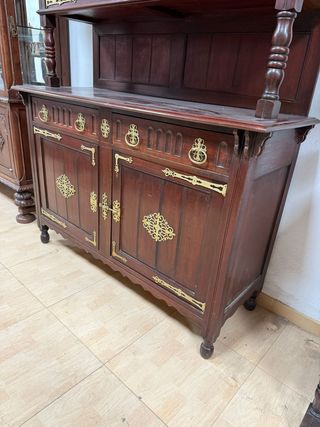 Gran aparador con adornos en bronce,
