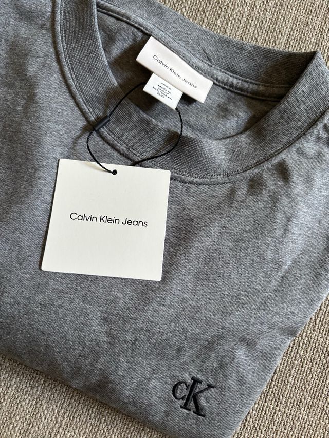 T-shirt Calvin Klein Jeans Grigia