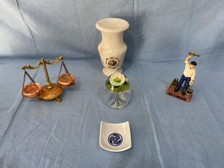 Lote con jarrón de alabastro y 4 más
