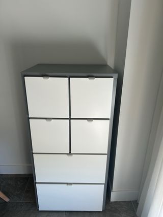Cómoda IKEA - Gris y Blanca