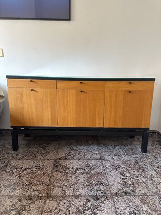 Mueble de madera reformado con cajones