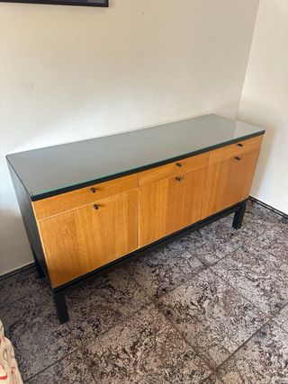 Mueble de madera reformado con cajones
