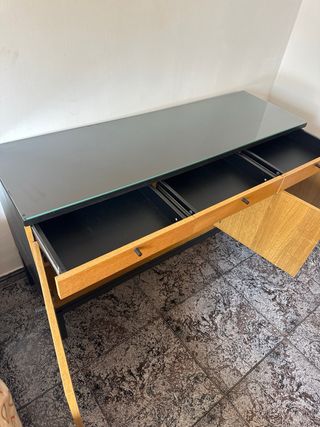 Mueble de madera reformado con cajones