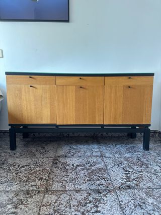 Mueble de madera reformado con cajones