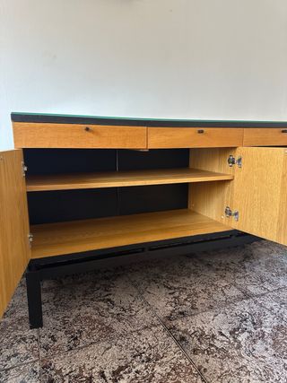 Mueble de madera reformado con cajones