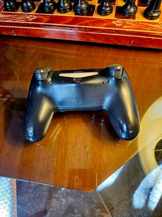 PS4 Slim (PlayStation 4) como NUEVA.