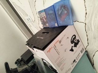 PS4 (PlayStation 4) + 3 juegos FIFA en FIGUERAS
