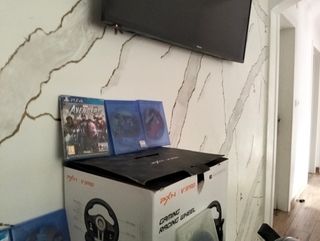 PS4 (PlayStation 4) + 3 juegos FIFA en FIGUERAS
