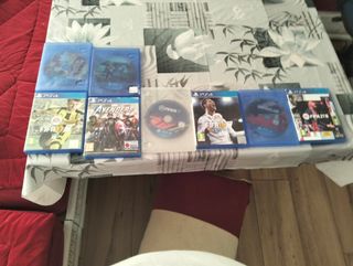 PS4 (PlayStation 4) + 3 juegos FIFA en FIGUERAS

