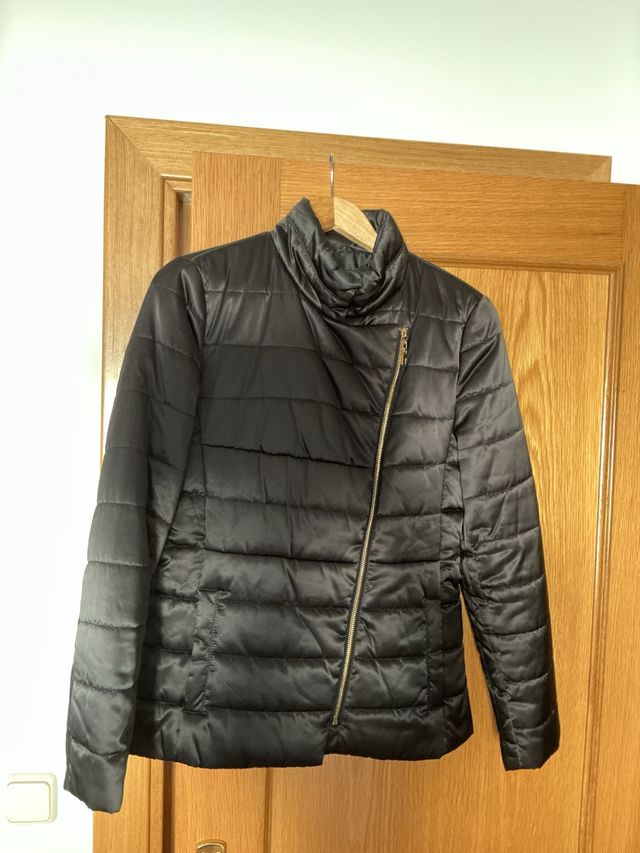 Chaqueta acolchada negra mujer