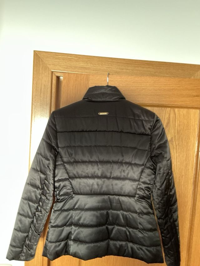 Chaqueta acolchada negra mujer