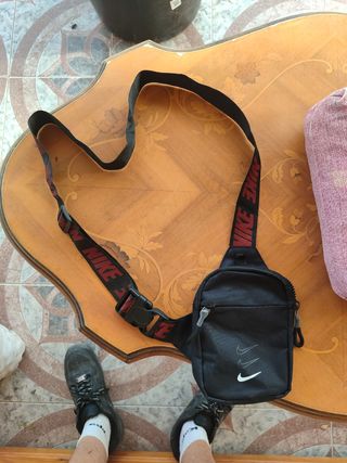 Marsupio Nike nero e rosso