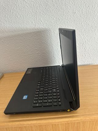 Portátil Lenovo 15.6" 8GB RAM 500gb no negociable 