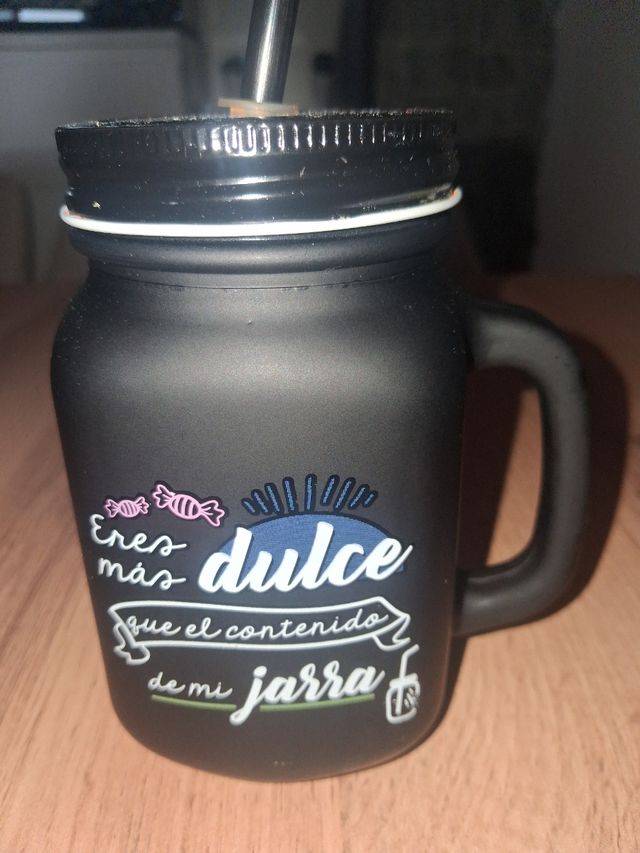 Jarra negra de cristal - con pajita.