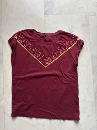 Camiseta granate lentejuelas