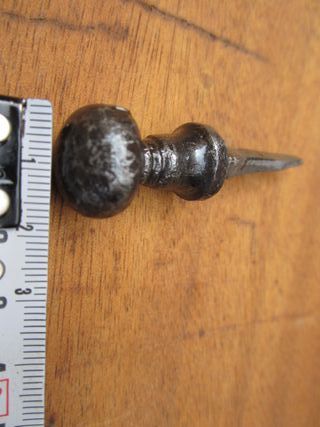 Pomo antiguo de forja siglo XVIII, pequeño.