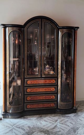 Elegante comedor clásico de madera 