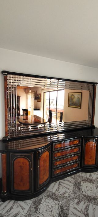 Elegante comedor clásico de madera 