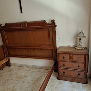 Dormit.Matrimonio(cama,2 mesitas,cómoda y armario)
