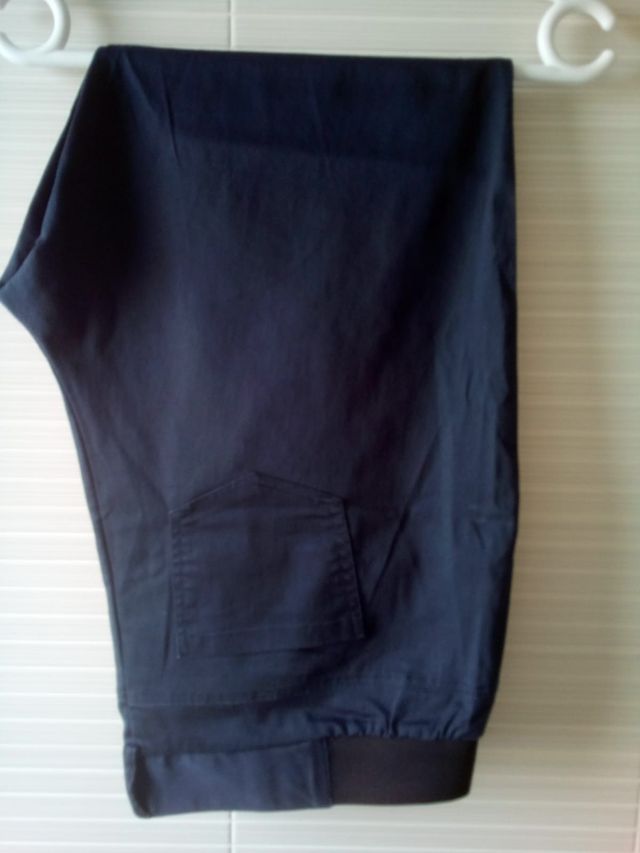 Calça azul marinho (com elástico na cintura)