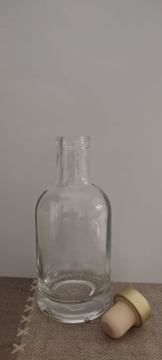 Garrafa de vidro transparente c/ rolha