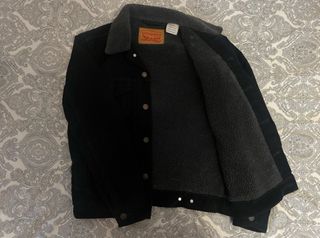 Cazadora Levi's borreguillo negra