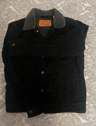 Cazadora Levi's borreguillo negra
