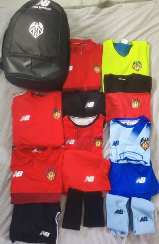 Equipación fútbol C. d'ALZIRA talla M NEW BALANCE