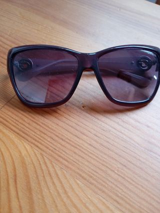 Gafas sol moradas - estilo gatuno