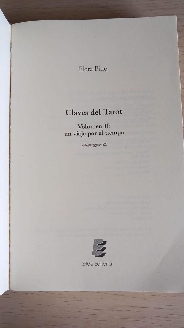 Claves del Tarot. Viaje por el tiempo - Flora Pino
