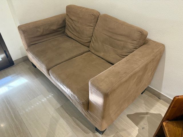 Sofá color marrón claro
